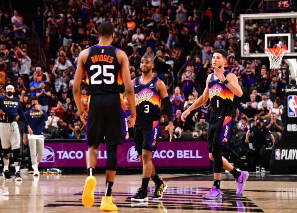 太空人在外 太空人在外